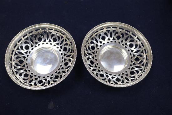 Two Edwardian silver epergne dishes, Sheffield, 1909, 8 oz.